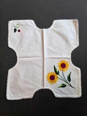 Vintage Embroidered Sunflower Doily Breadbasket Liner Cotton Cottagecore Granny
